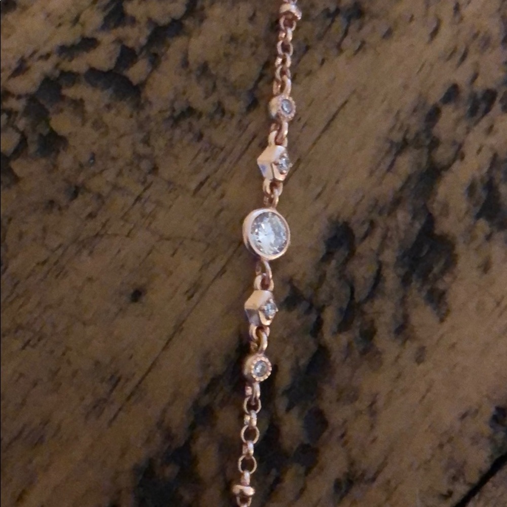 Kendra Scott necklace